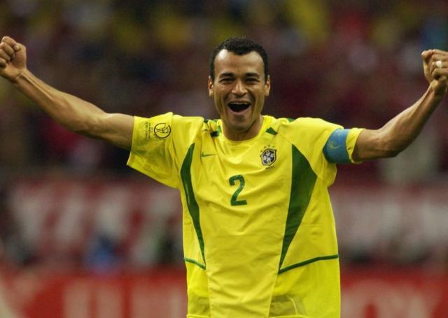 开云官方网站-2022年2月22日,会让我们想到哪些传奇右后卫?